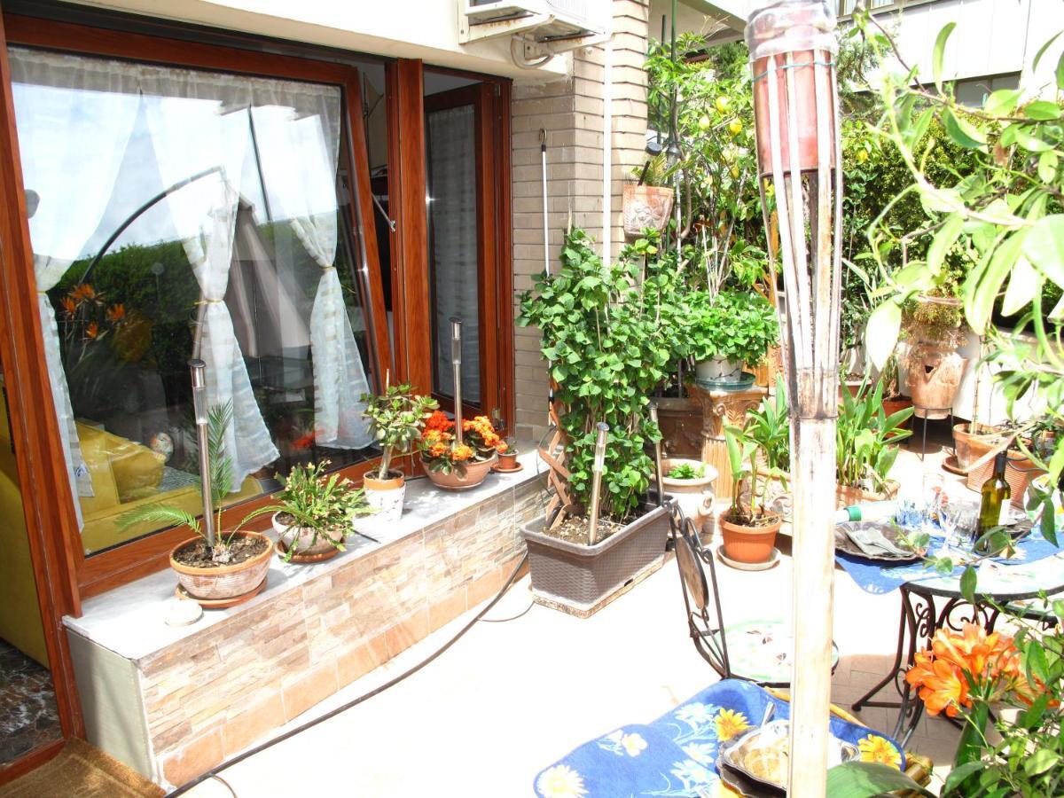 Monocamera Con Terrazzogiardino -Studette -Zona Panoramica Posillipo Napoli Bagian luar foto