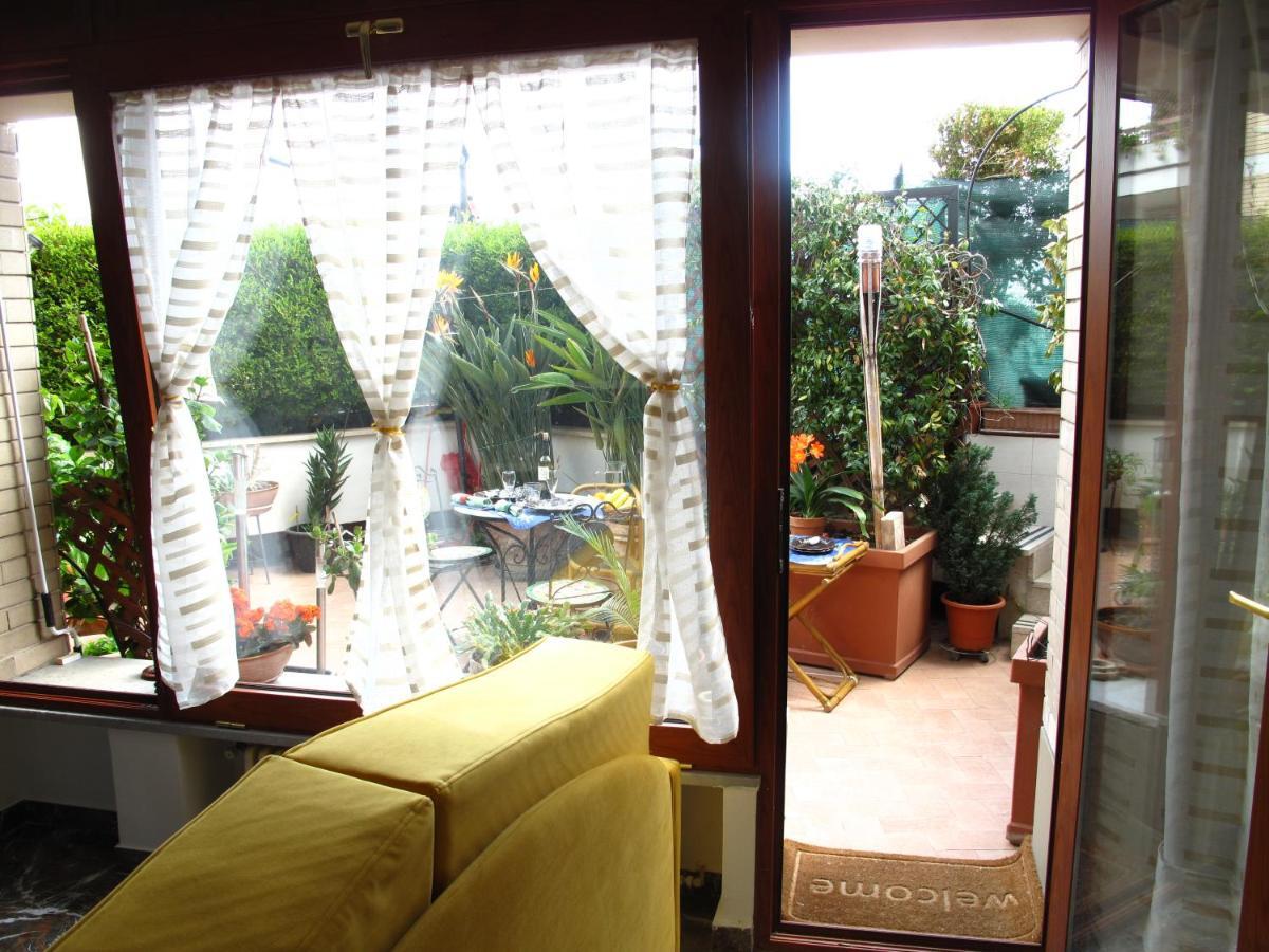 Monocamera Con Terrazzogiardino -Studette -Zona Panoramica Posillipo Napoli Bagian luar foto